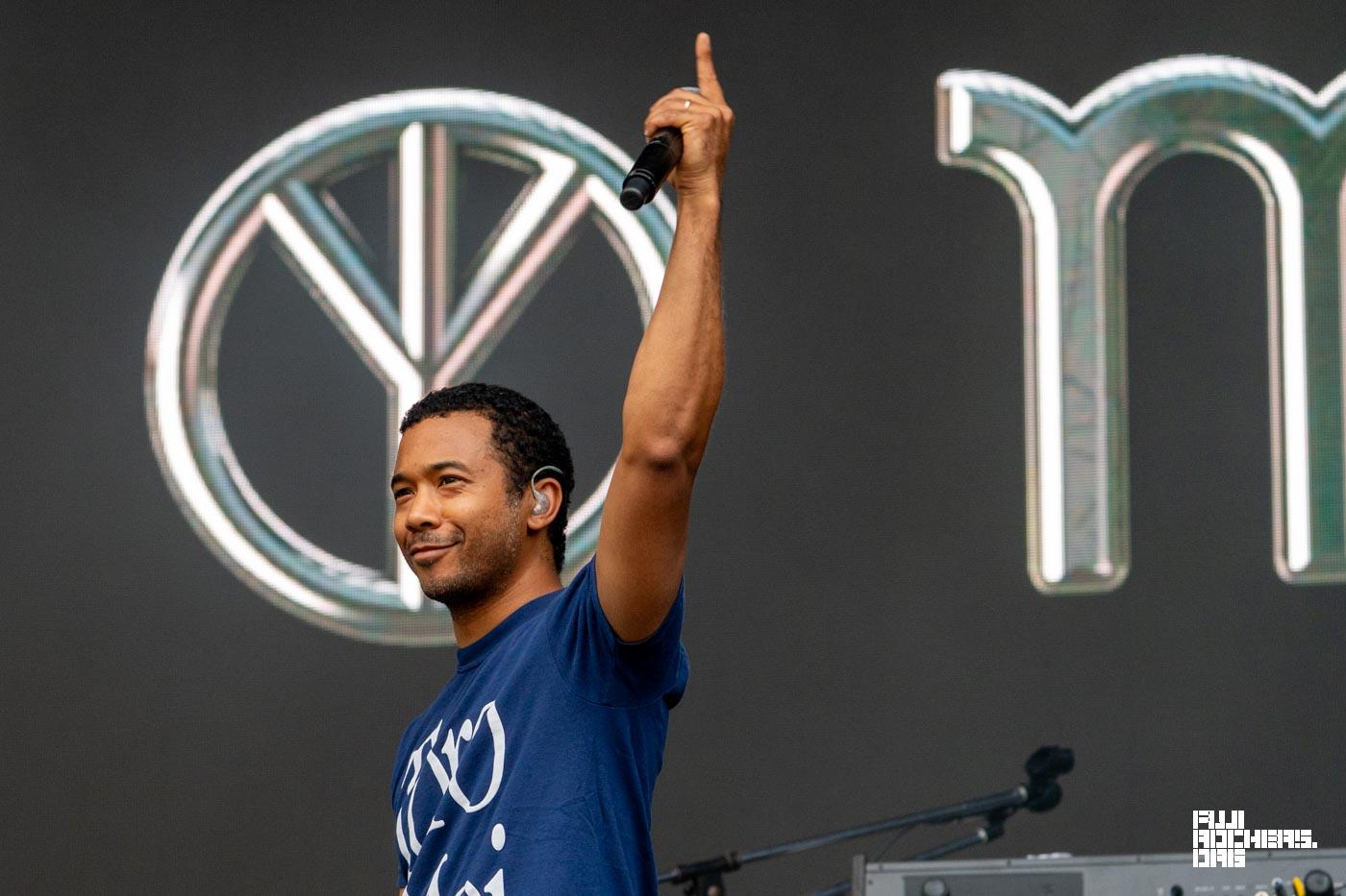 TORO Y MOI