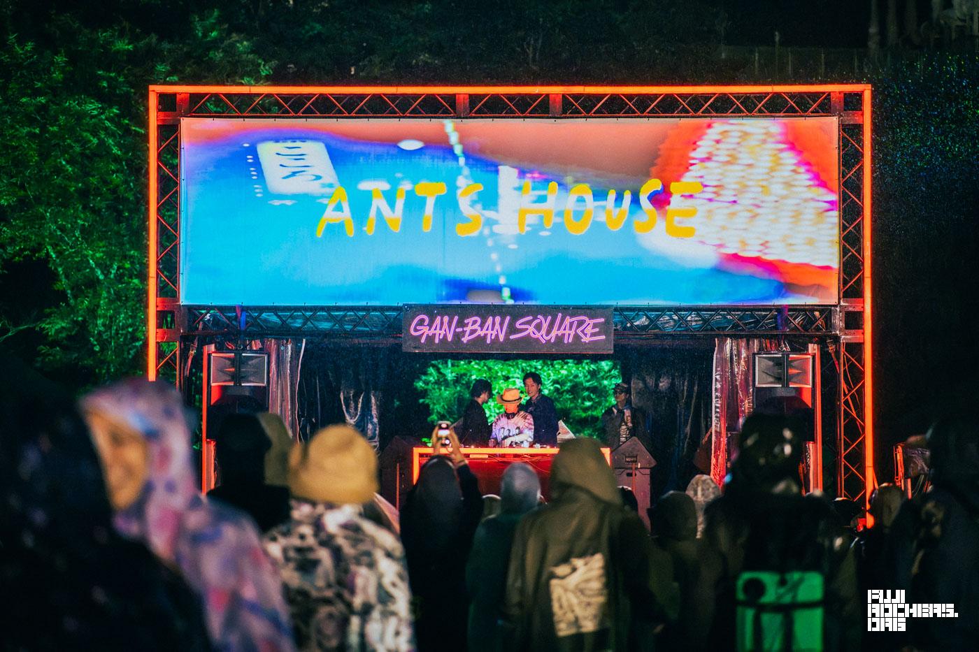 ANTS HOUSE (Nariaki & Nomizo & Rintaro Sekizuka)