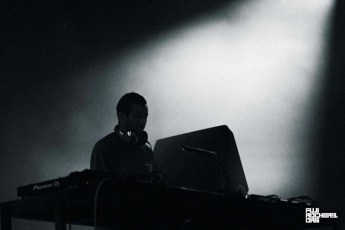 TORO Y MOI (DJ)