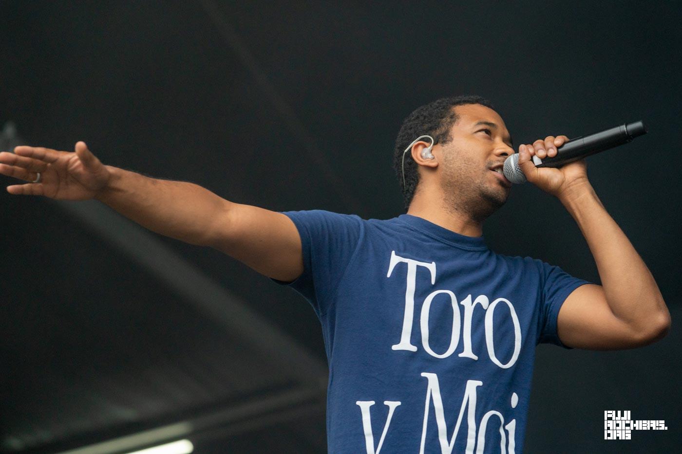 TORO Y MOI