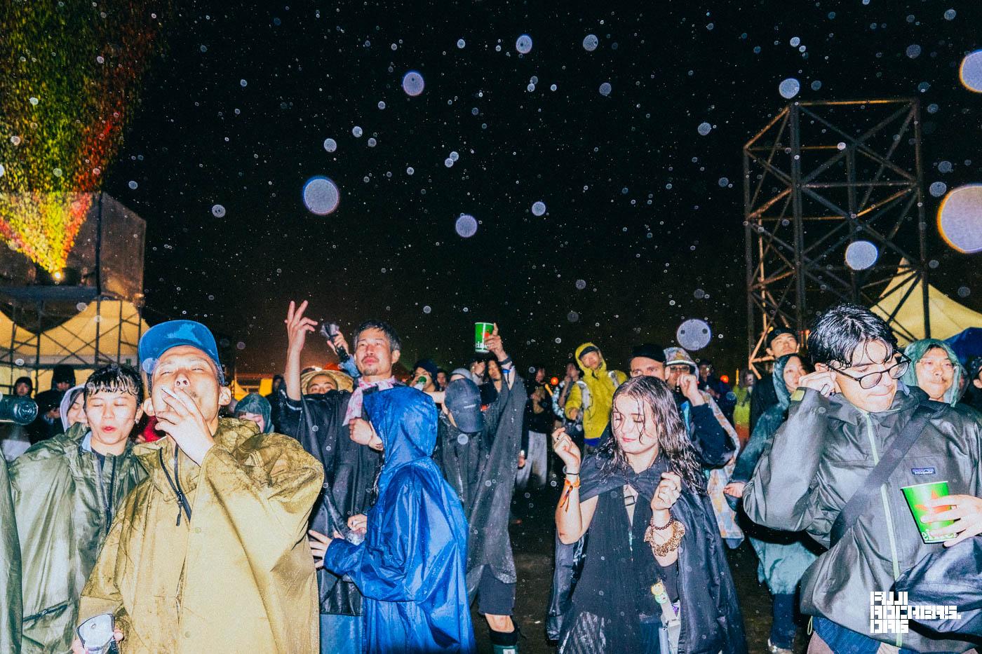 雨と踊る夜