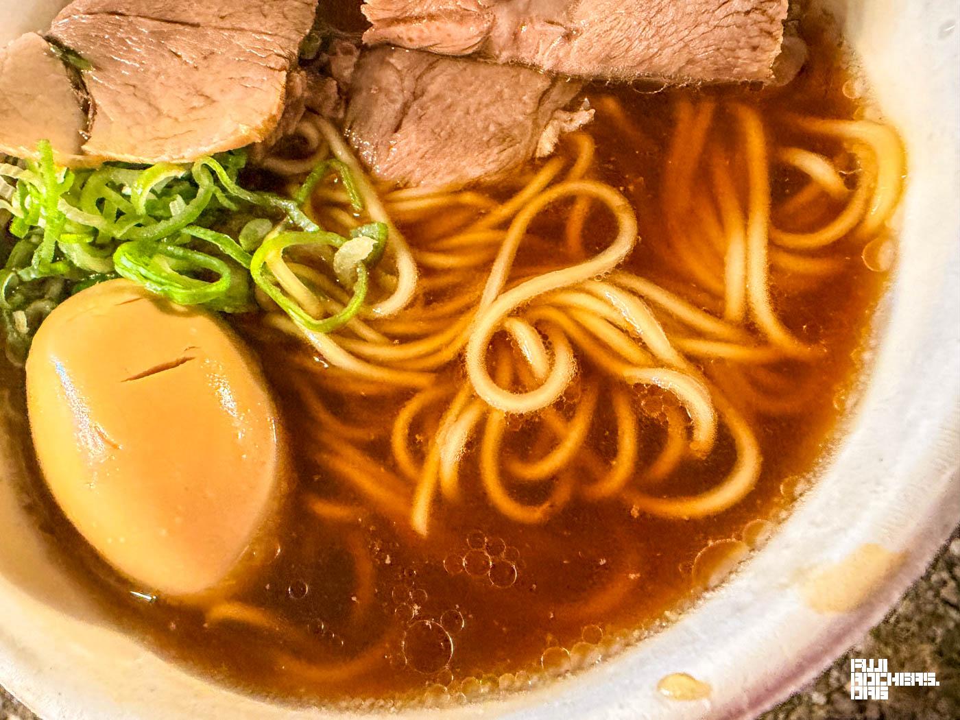 正統派醤油ラーメン　味玉入り