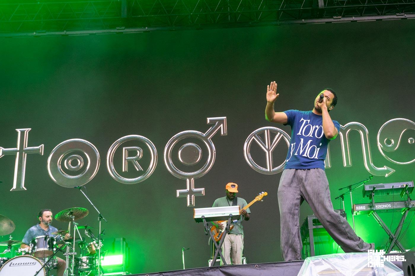 TORO Y MOI