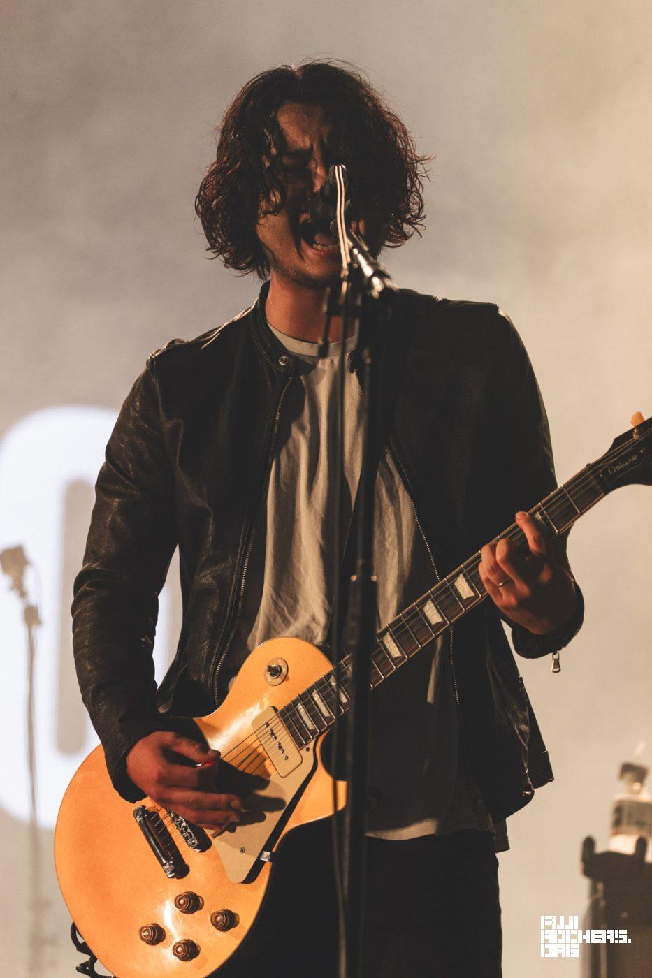 SIX LOUNGE