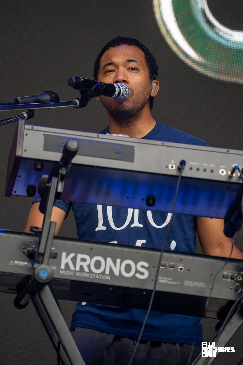 TORO Y MOI