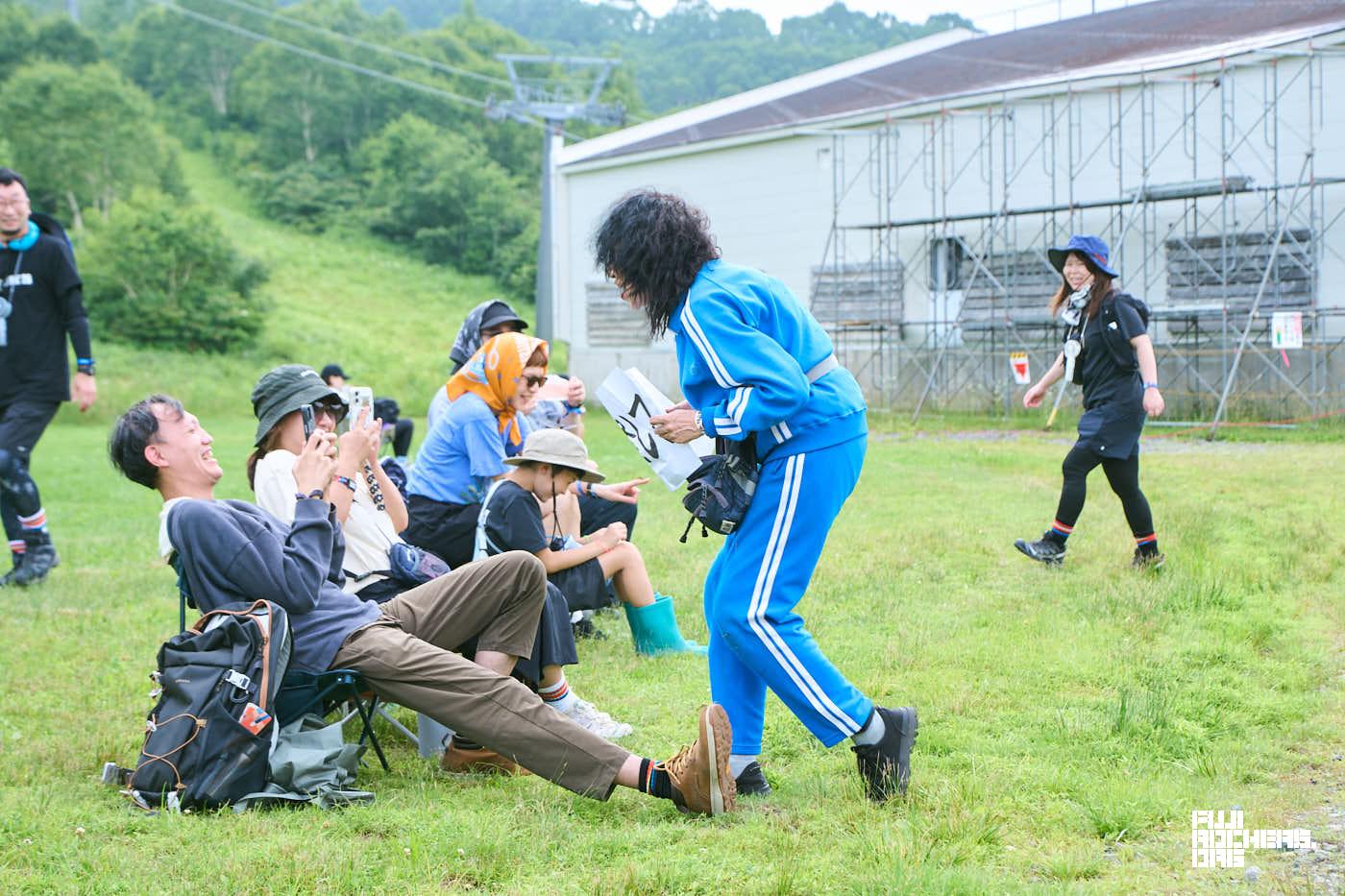 加納真実が迫り来る