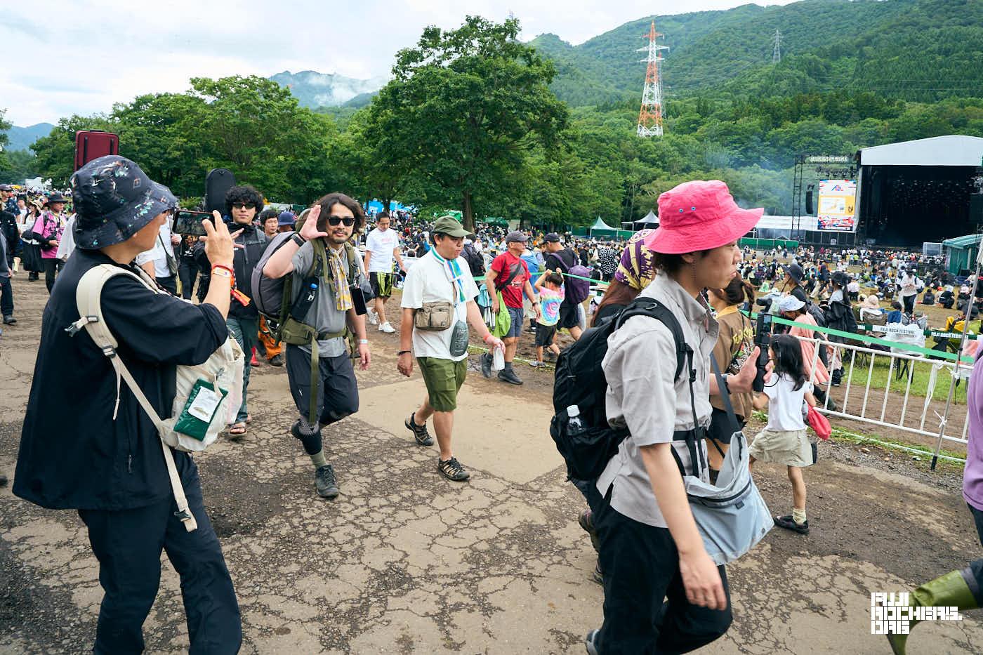 スーパー登山部苗場をゆく