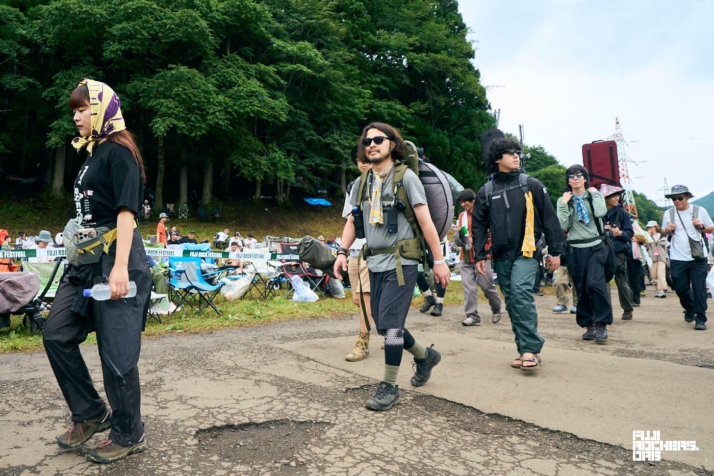 スーパー登山部苗場をゆく