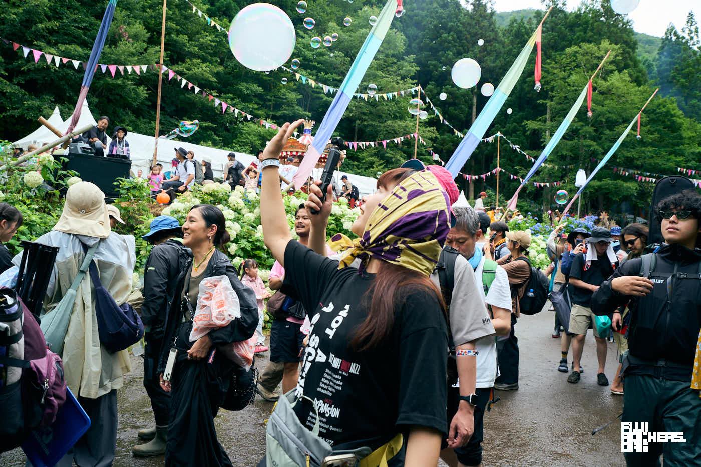 スーパー登山部苗場をゆく