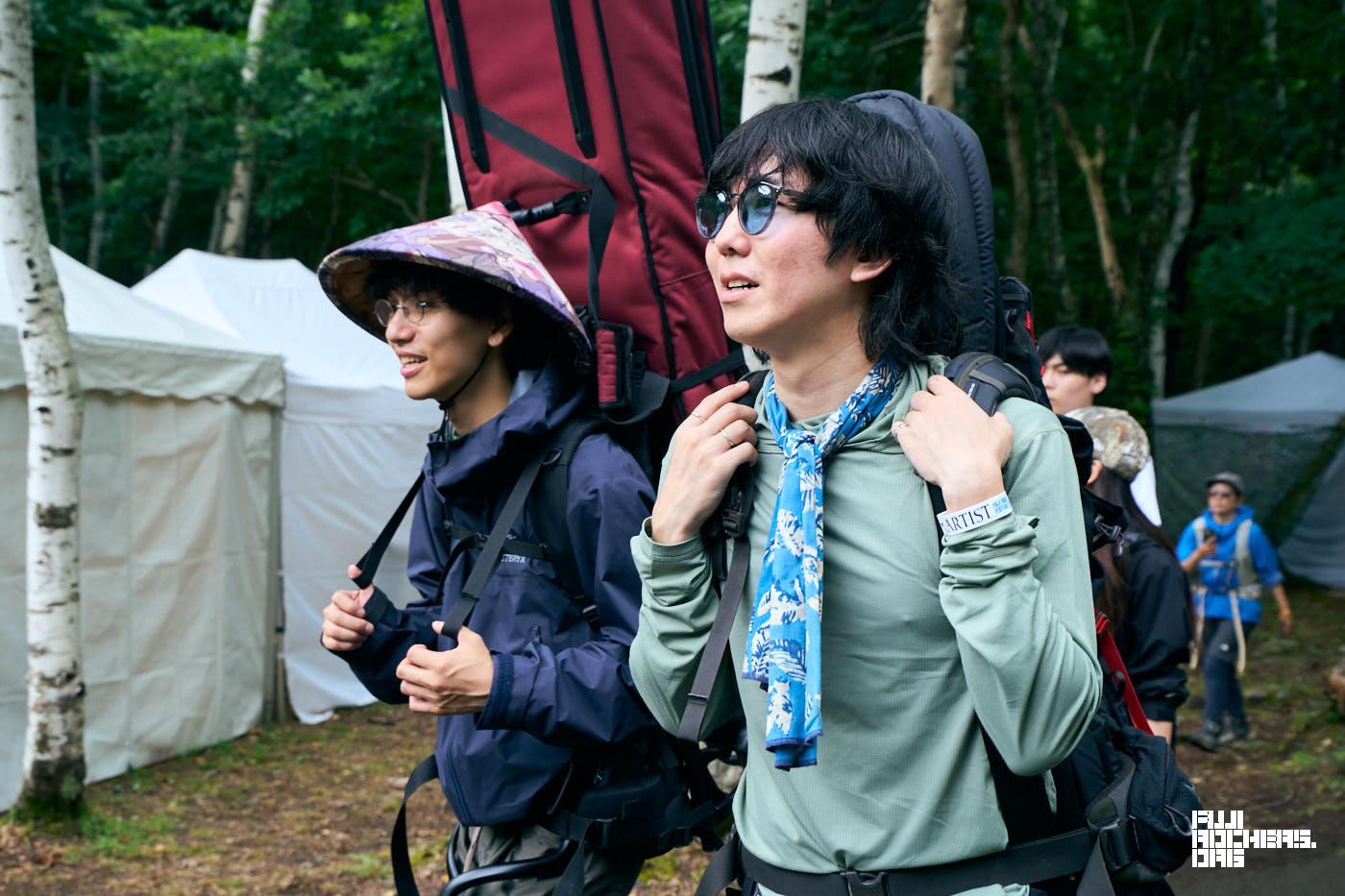 スーパー登山部苗場をゆく