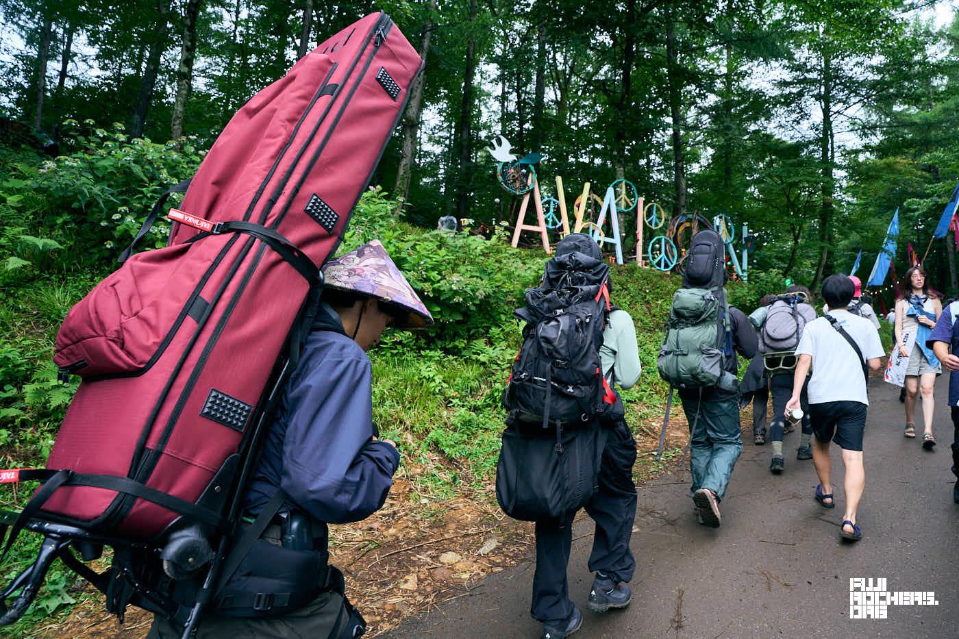 スーパー登山部苗場をゆく