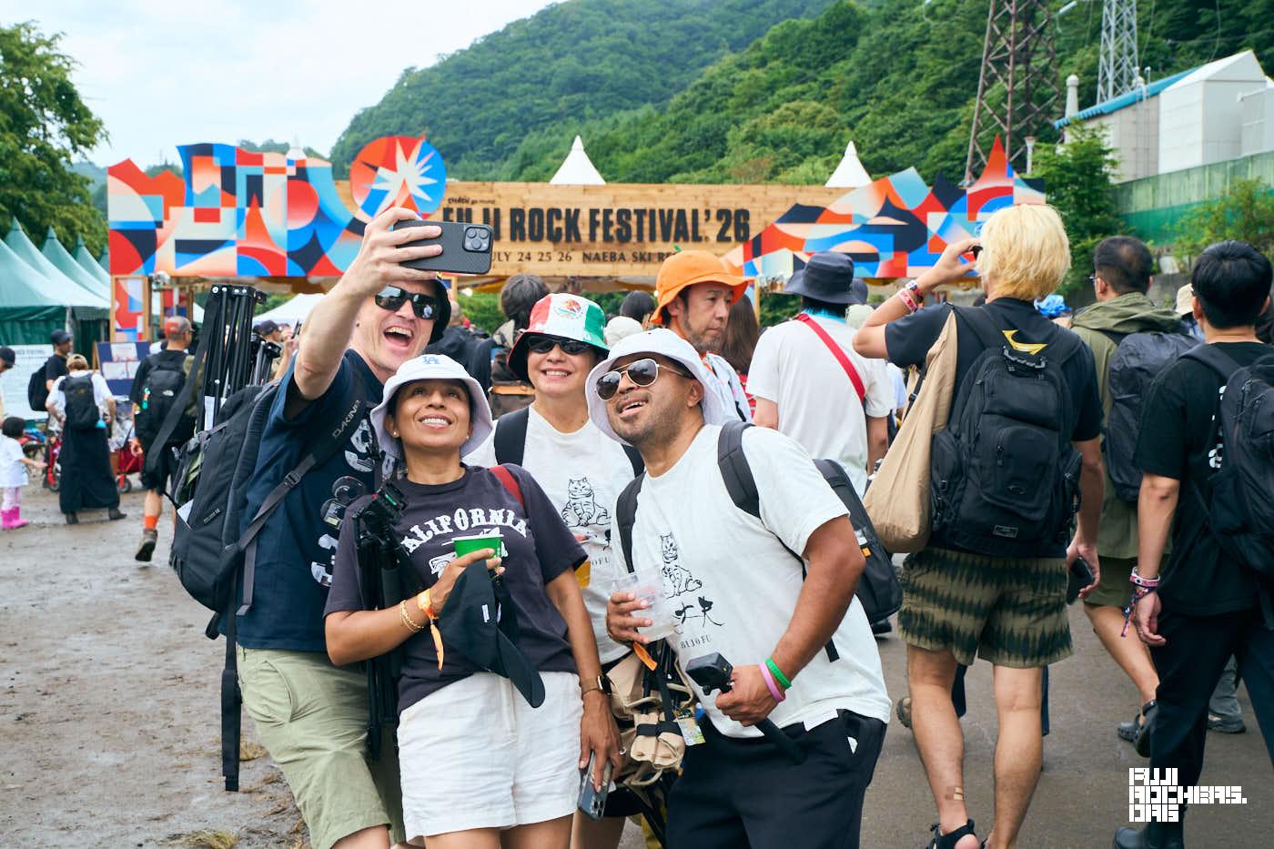 入場ゲートで撮り撮られ