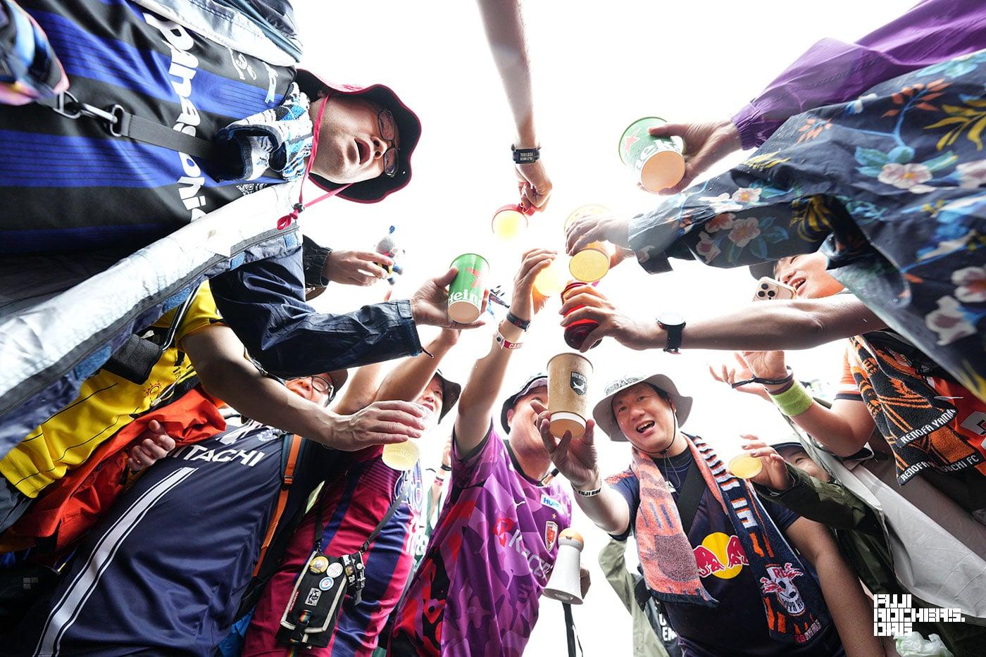 Jリーグ苗場支部で乾杯！集まったサポーターたち