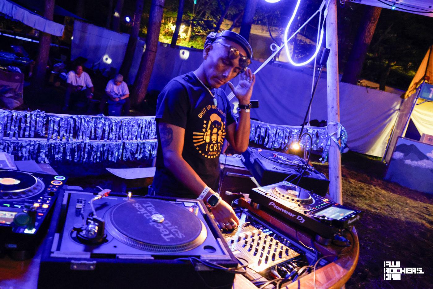 DJ COLA