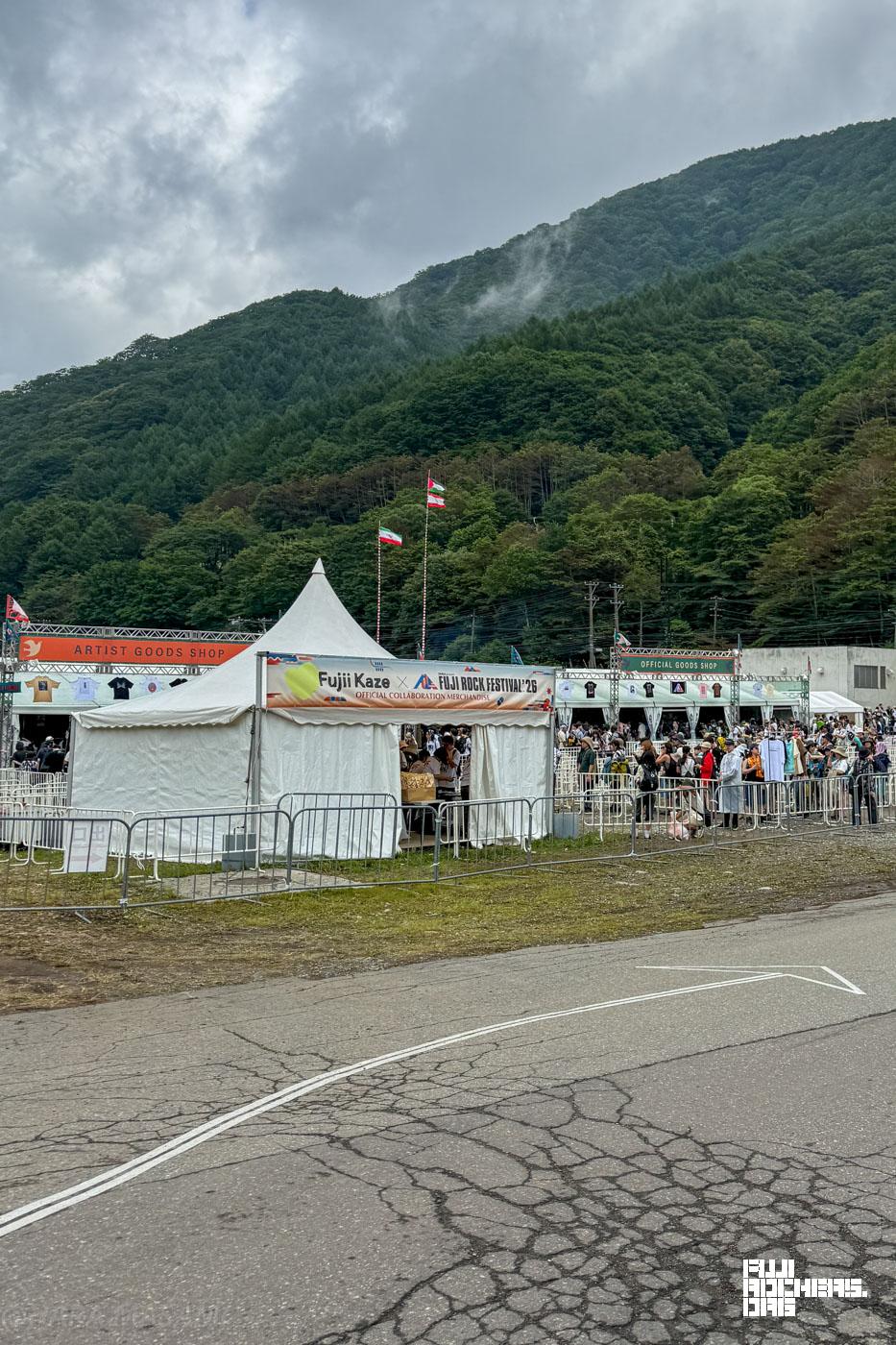25日午前中のグッズ売り場