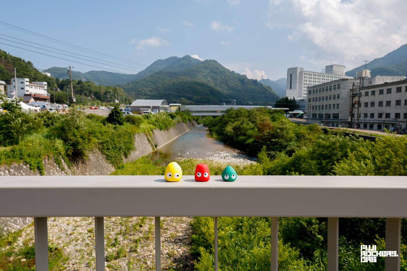 公式グッズのごんちゃんフィギアを会場に連れて行ってみた