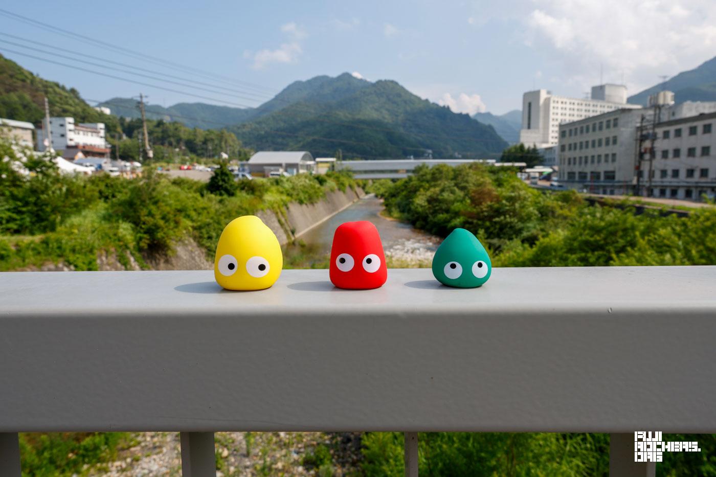 公式グッズのごんちゃんフィギアを会場に連れて行ってみた