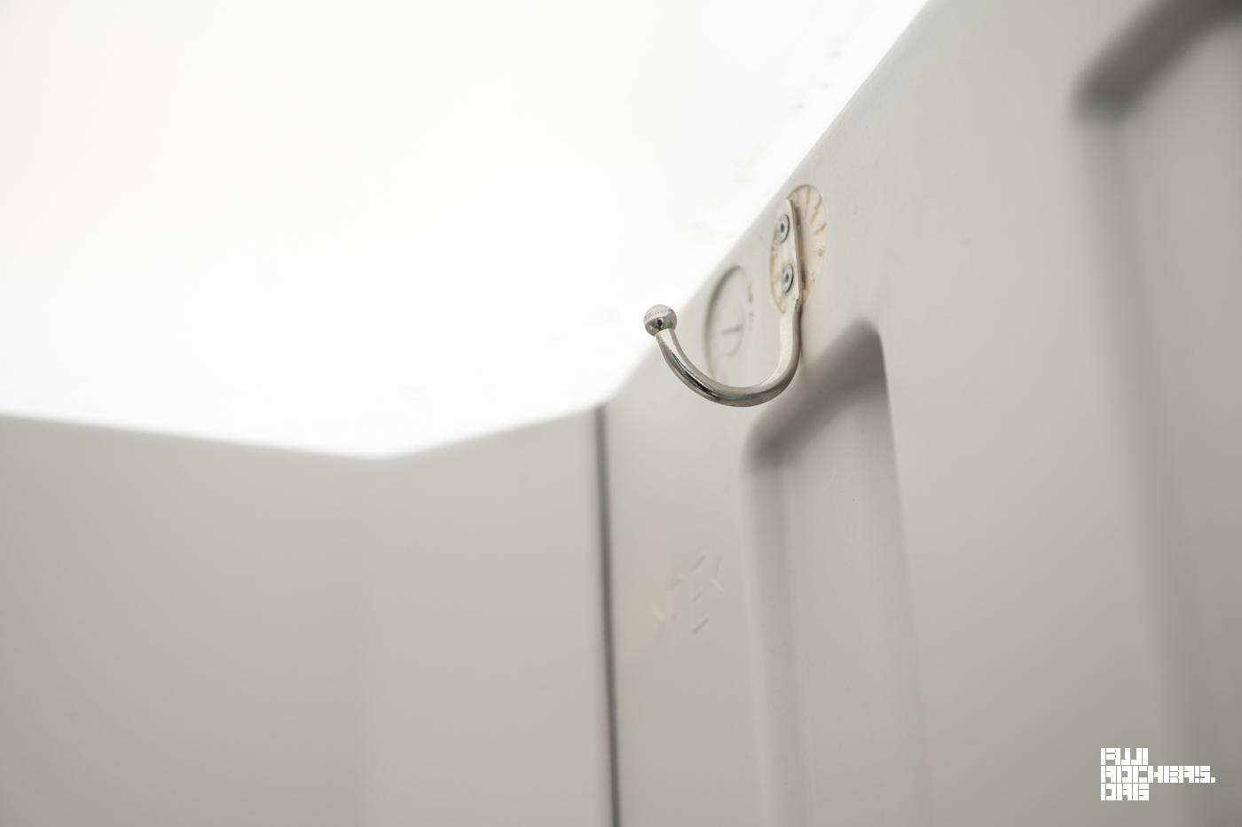 トイレに「フック」あります