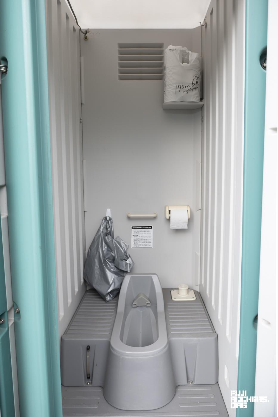 トイレに「フック」あります