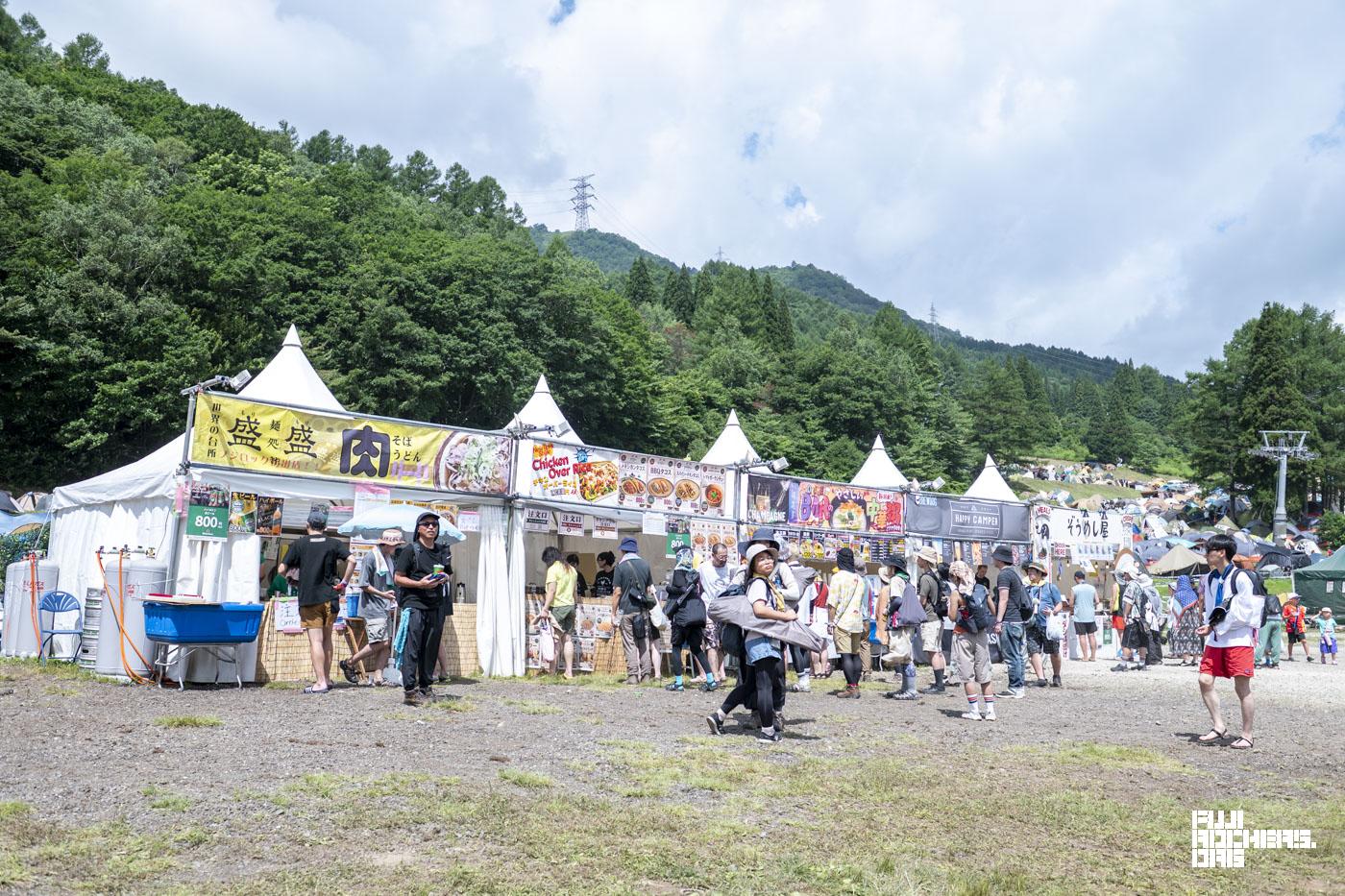 朝のキャンプサイト、大賑わい