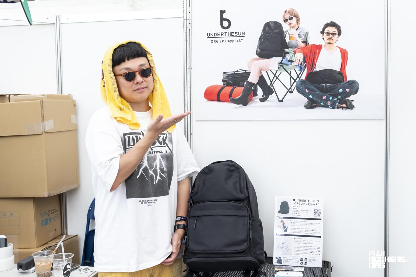 UNDERTHESUN伊藤さん、ラウンジに立つ