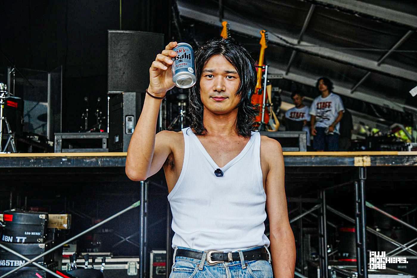 佐々木亮介インタビュー：フジロックに帰ってきたa flood of circle「『今年はもうない』と言われて…」